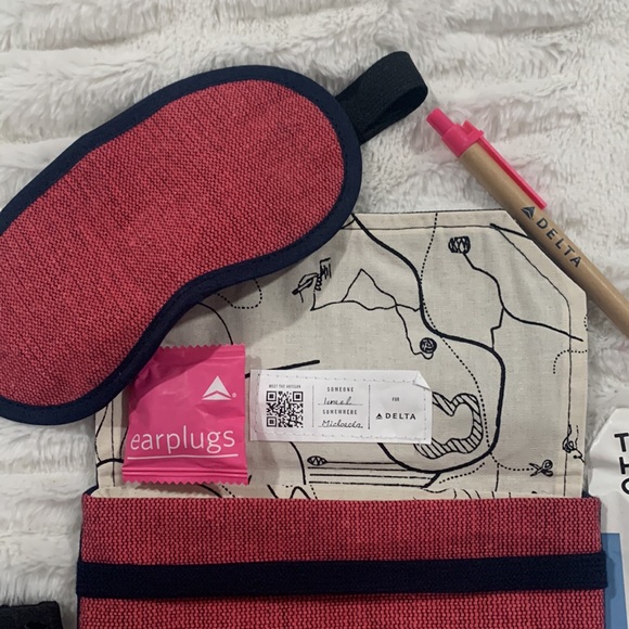 NWT Delta ONE + Someone Somewhere Amenity Kit - Picture 4 of 5
